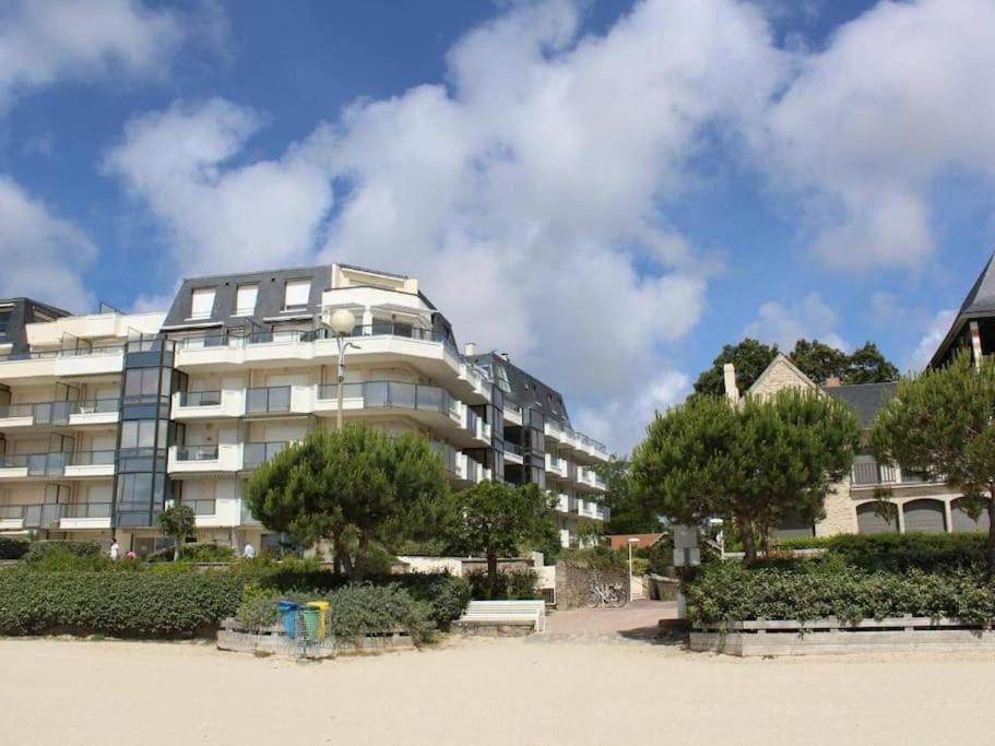 Les Pieds Dans Le Sable De La Benoit - T2 *